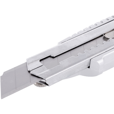 NOŻYK DO TAPET 18 MM +5 OSTRZY