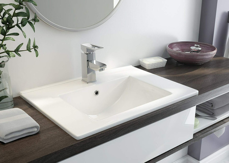 Umywalka ceramiczna wpuszczana z miejscem na baterię - 60 cm biały CDI 6U6M